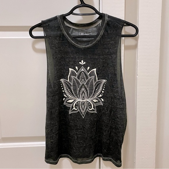 Miken Tops - NWT Miken Flow cropped yoga tank